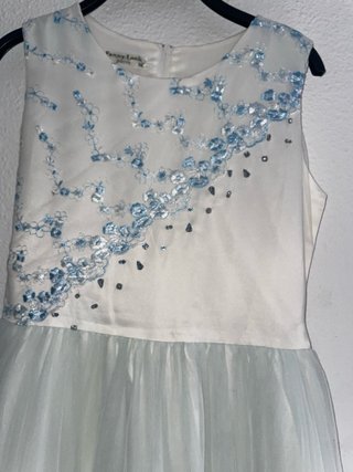 Vestido de fiesta blanco y azul