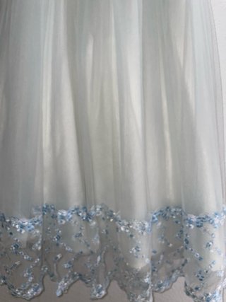 Vestido de fiesta blanco y azul