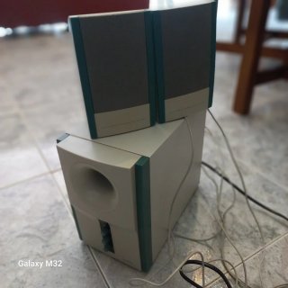 Sistema de parlantes 2.1 vintage para PC