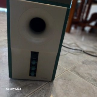 Sistema de parlantes 2.1 vintage para PC