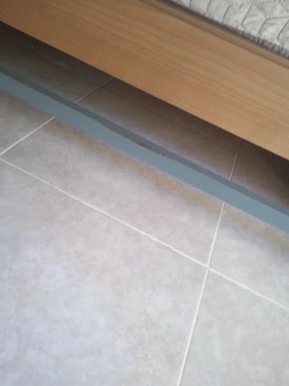 Escritorio Ikea gris con cajones