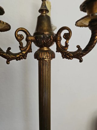 Elegante Lámpara de Pie Vintage Clásica
