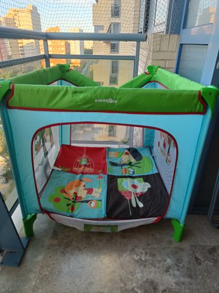 Parque infantil Babies R Us con puerta