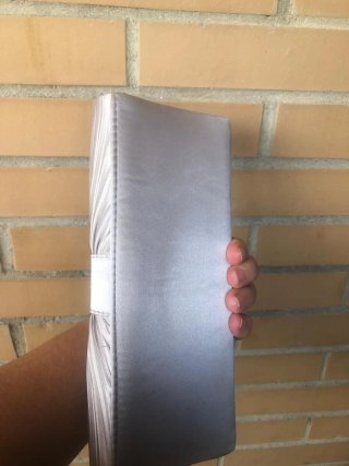 Bolso de fiesta gris con pedrería