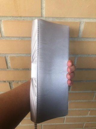 Bolso de fiesta gris con pedrería