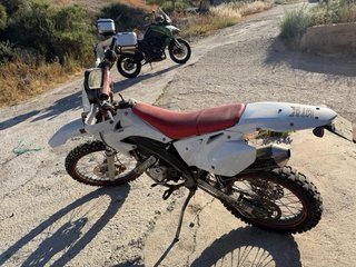 Moto Enduro 125cc Blanca y Roja