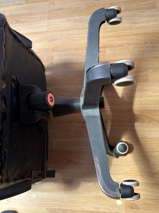 Silla de oficina negra.  ENTREGA EN MANO