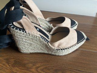Alpargatas Zara Beige y Negro cuña 10 cm