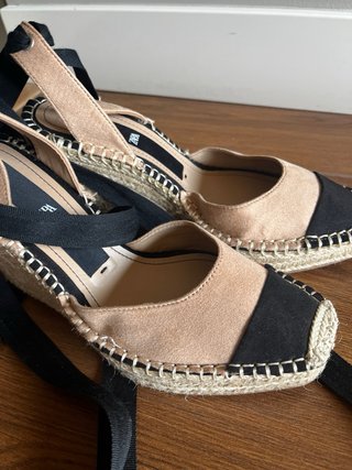 Alpargatas Zara Beige y Negro cuña 10 cm