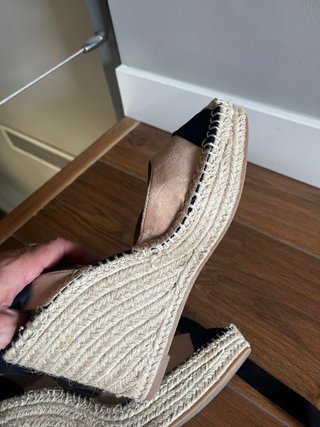 Alpargatas Zara Beige y Negro cuña 10 cm