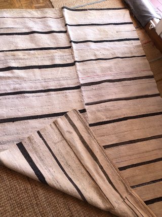 Alfombra beige y negra 1.32x1.86