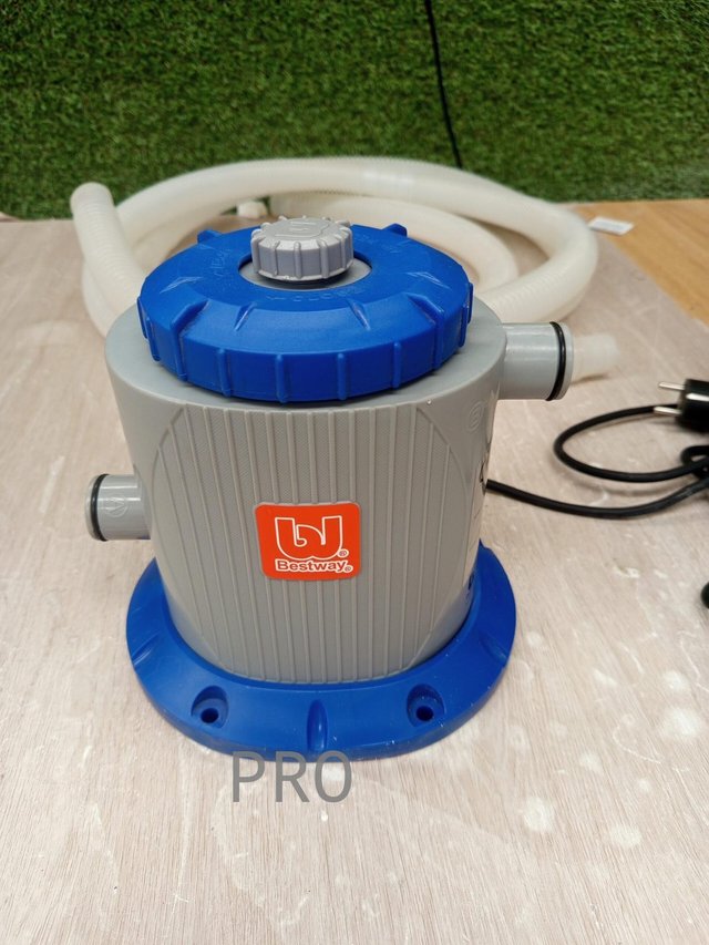Bomba de filtro para piscina Bestway Flowclear modelo 58075.