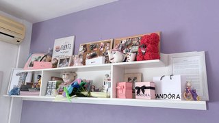 Se vende cama juvenil con cajoneras y estanteria.
