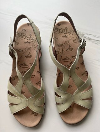 Sandalias Wonders Beige