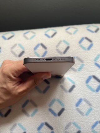 iPhone 16 Pro Apple E SIM