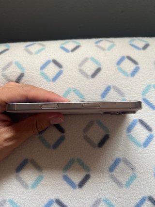 iPhone 16 Pro Apple E SIM