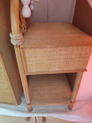 Comodino in vimini con cassetto