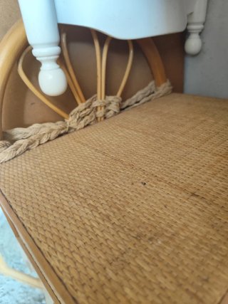 Comodino in vimini con cassetto