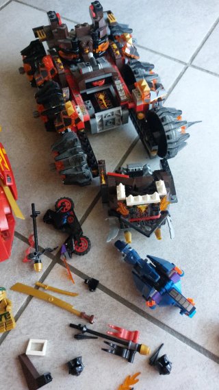 Lego Ninjago: Set Veicoli e Personaggi