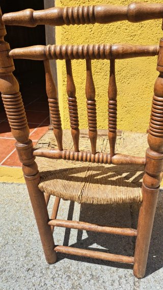 Silla de madera para restaurar