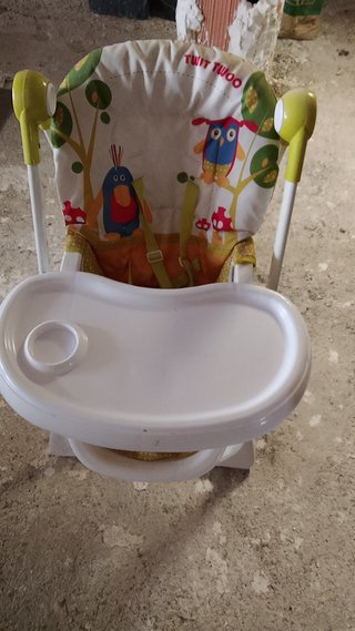 Trona de bebé con estampado infantil