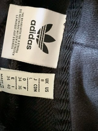 Sudadera Adidas con capucha negra