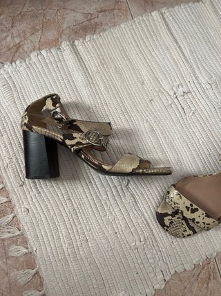 Sandalias piel serpientes, en perfecto estado.