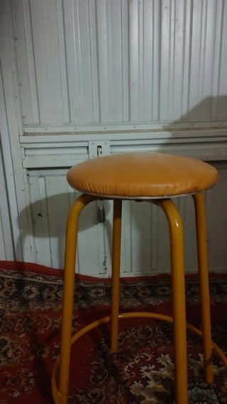 Sgabello vintage anni 70 giallo