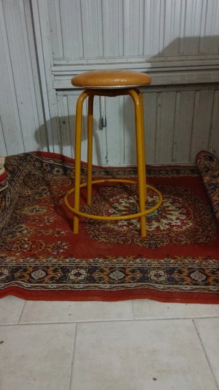 Sgabello vintage anni 70 giallo