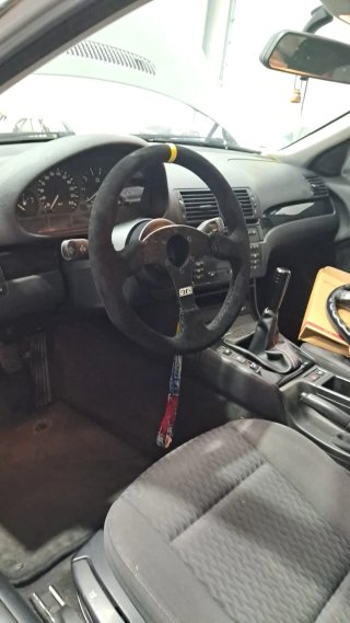 BMW 323i
