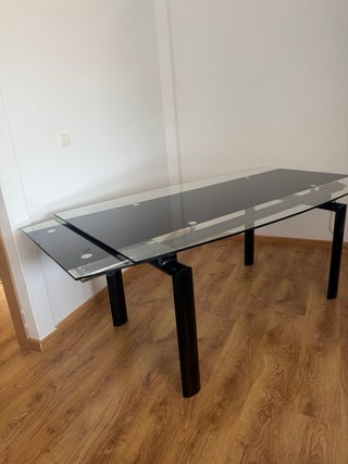 Mesa de cristal y metal negra