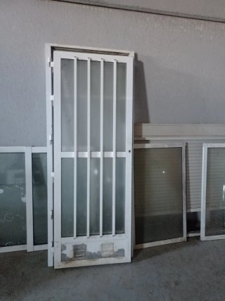 Par de puertas local comercial 208/96  , 200 cada