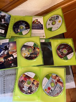 Xbox 360 Giochi: Minecraft, Halo 4, GTA V