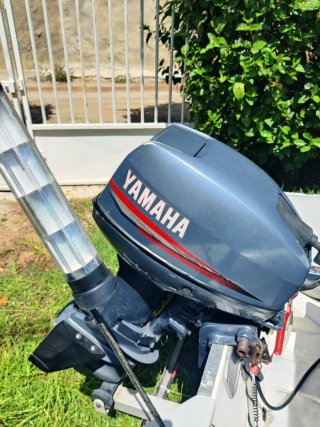 Embarcación Valiant D-380 y remolque