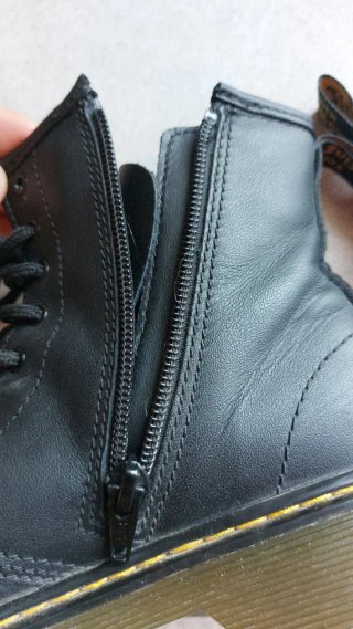 Dr. Martens 35