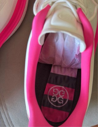 Zapatos de golf G/FORE blancos y rosas