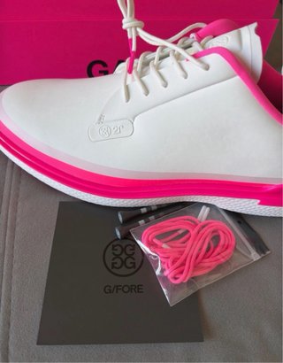 Zapatos de golf G/FORE blancos y rosas