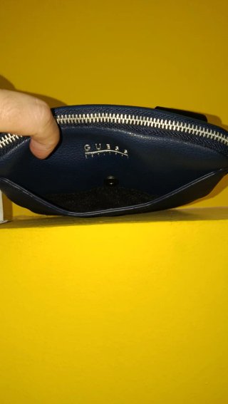 Bandolera Guess original Azul Logo Metálico hombre
