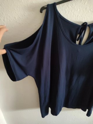 Camiseta azul marino hombros descubiertos t54