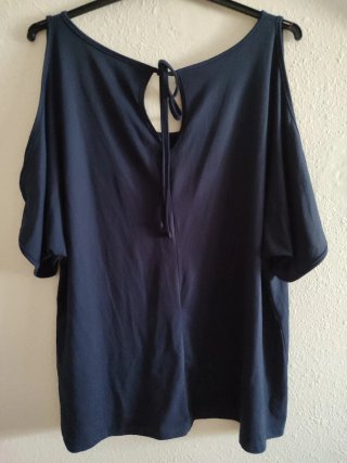 Camiseta azul marino hombros descubiertos t54