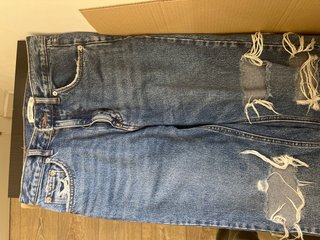Prendas variadas en talla M para mujer y accesorio