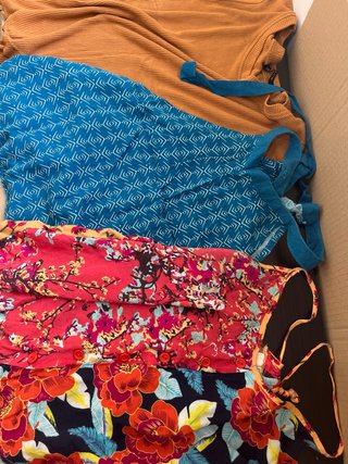 Prendas variadas en talla M para mujer y accesorio