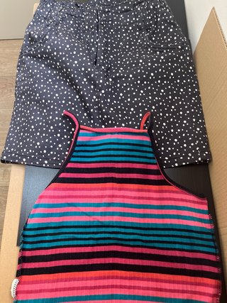 Prendas variadas en talla M para mujer y accesorio