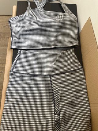 Prendas variadas en talla M para mujer y accesorio
