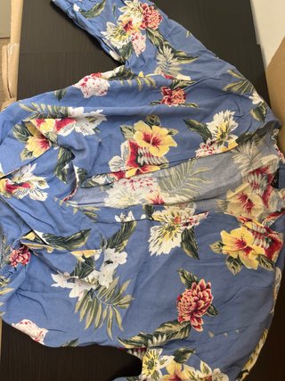 Prendas variadas en talla M para mujer y accesorio