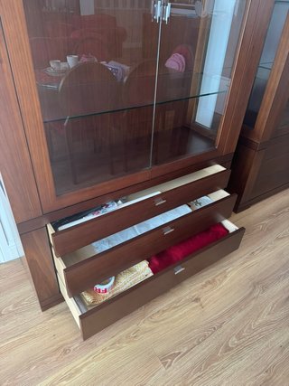 Vitrina de comedor con cajones