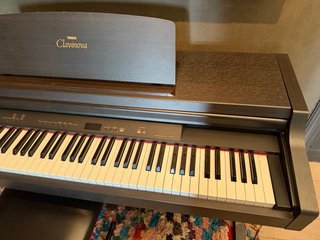 Piano Digital Yamaha Clavinova modelo CLP-411