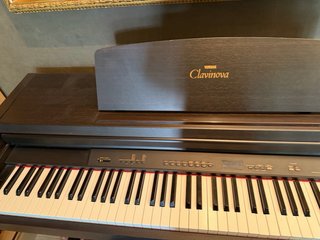 Piano Digital Yamaha Clavinova modelo CLP-411