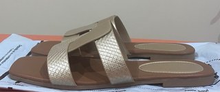 Sandalias Marrones y Doradas