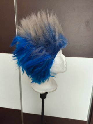 Peluca Punk varios tonos de azul y puntas en gris
